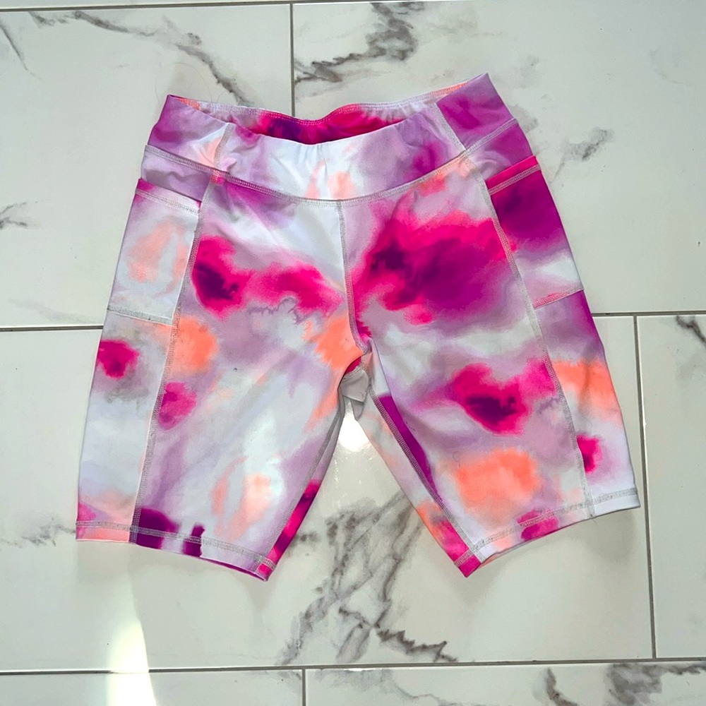 Avia Short - Size 14/16